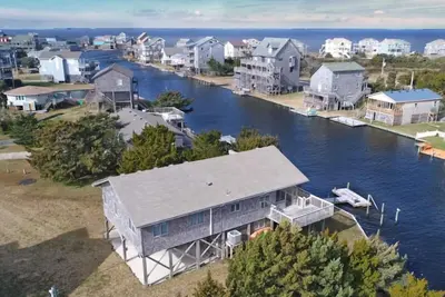 Image de Summer Savings - Canalfront Dog Friendly Home w/ Cmty Pool, Dock, and Cargo Lift