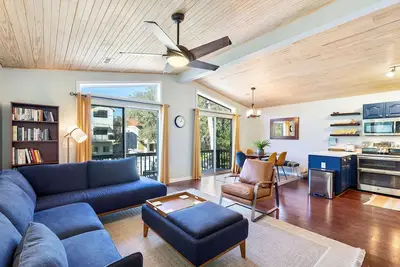 Image de Keep Palm - 2nd Block Adorable House Minutes from the Beach - Newly Renovated - Pets Considered