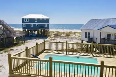 Sandy Toes | 1 minute walk to beach. Pool