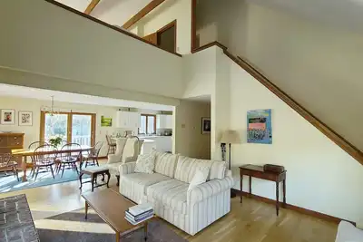 Image de Open & Bright 3bd--Walk to Mayo Beach & Town, Quiet Area, Deck, Outdoor Shower