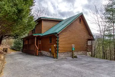 Image de Cub Path Lodge - Luxurious 5/5 with Theatre Room and Mountain Views!