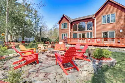 Image de Fire Pit & Bbq: Elegant Split Rock Resort Getaway!