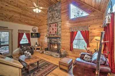 Image de Outdoor Adventure - Charming Cabin w\/ Hot Tub