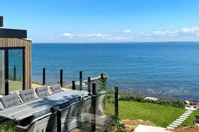 Image de Villa de Bord de Mer elegante a Ven-By Traum