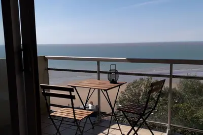 Image de Studio vue mer, proximité commerces, 150m plage