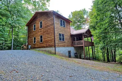 Image de Cabinlot-Open for Bookings! Lake Access, Pool Table, Wifi, Fire Pit