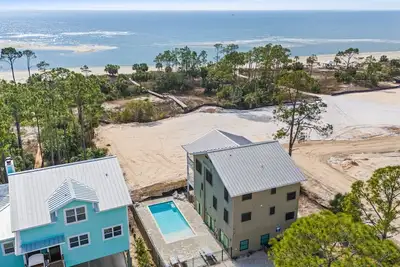 Image de Redbird Beach: 7br Beachfront Home- Priv. Pool, Pet Friendly, Sleeps 23!