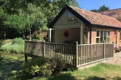 Image de Fabulous boutique cottage for 2 people overlooking a large pond and gardens