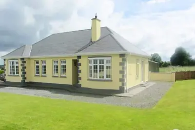 Image de Une maison meublée, au bord de la Rivière Shannon