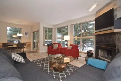 Image de Spa privé, promenade au village, amicalement familial!