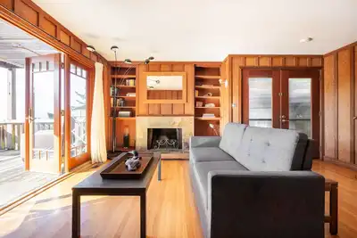 Image de Couples Condo Above Memorial Stadium