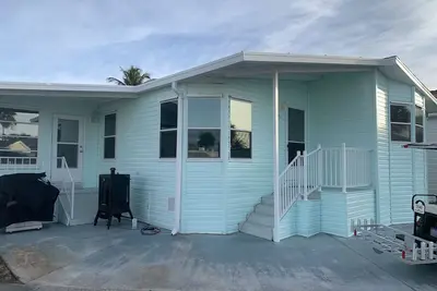 Image de 3/2 Beautiful Beach house!
