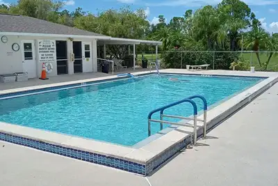 Image de Le paradis attend dans ce condo de 2 chambres, 2 salles de bain au premier étage à Lake Suzy, en Floride