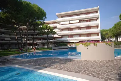 Image de Appartement de vacances avec balcon et piscine