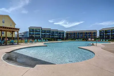 Image de Surf City Condo on Topsail with Pool!