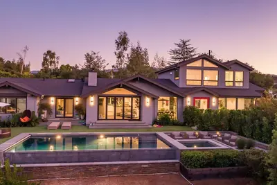 Image de Stunning Contemporary 6 Bedroom Home With Spectacular Views in Los Altos Hills
