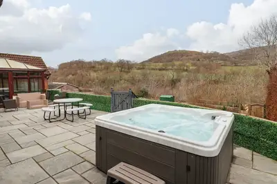 Image de Talgais, pet friendly, with hot tub in Llangollen