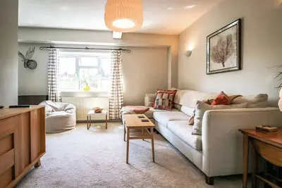 Image de Un spacieux et élégant appartement au 1er et 2ème étage et un jardin clos isolé