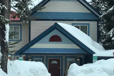 Image de Ski Retreat for first tracks and a central location! Private Hot Tub!