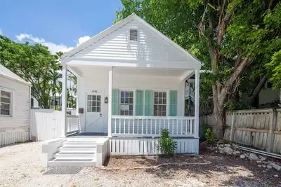Image de Heart of Downtown Key West Cottage With Off-Street Parking