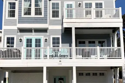 Image de Just re-listed! Beautiful Beach House 3 blocks to the Beach