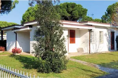 Image de Appartement de vacances avec un grand jardin dans un endroit calme