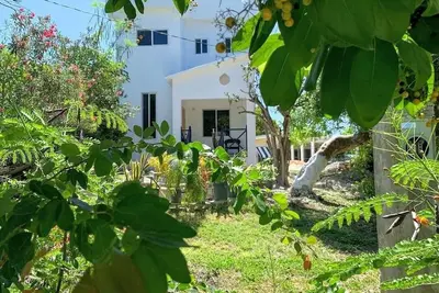 Image de Tropical Beach Loft w/King Bed + Sea/Mountain Views!