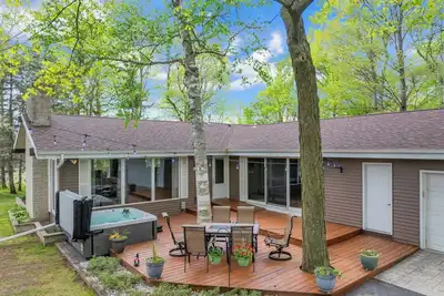 Image de Stunning private home hidden in the woods. Can sleep 11 guests