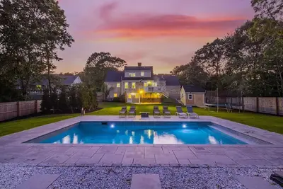 Image de Updated 4br/Furnished, Yarmouth Home w/ Deck, Heated Pool & Hot tub