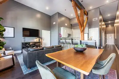 Image de 💜 Downtown Nola 4Bed/4Bath! Queen Sleeper + Balconies 💜