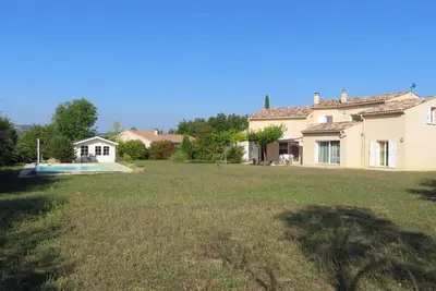 Image de Jolie maison en pleine campagne avec piscine