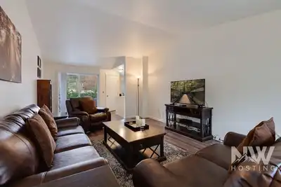 Image de Duplex Home—5 Min Walk to Sanders Beach & Trails, Spacious Family Room, Just 1 Mile to Downtown!