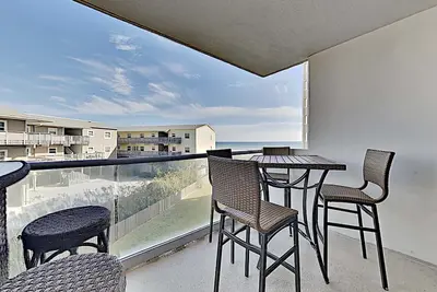 Image de Regency Towers #302 East | Gulf Views, Amenities!