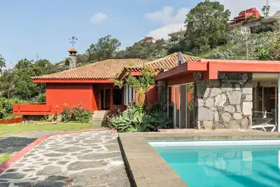 Villa \"El Jardín de Santa Bígida\" avec vue sur la montagne, piscine, Wi-Fi, sauna et jardin