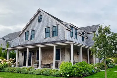 Image de Surfside Nantucket Beauty in Beach Plum with Pool, Tennis, Park & Gym