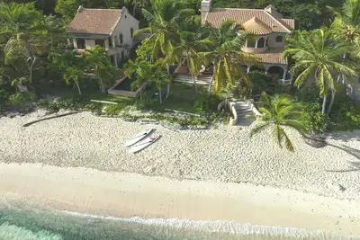 Luxurious 4 Br Beachfront Villa in Lower Peter Bay