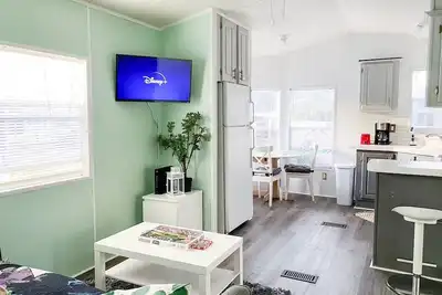 Image de Jedi cottage 4 miles from Disney! Mins from universal!