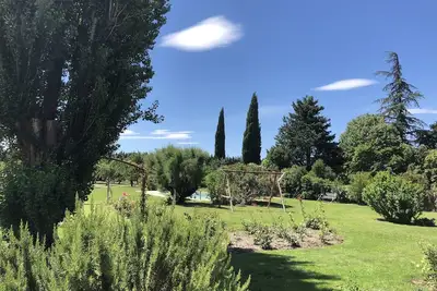 Image de Mas provençal du XIXème siècle, au calme, sans vis à vis avec une grande piscine