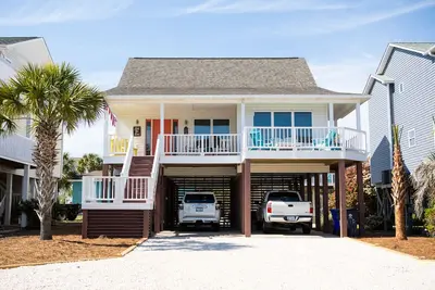 Image de Perfect Location, 2nd row home with beach access across the street!