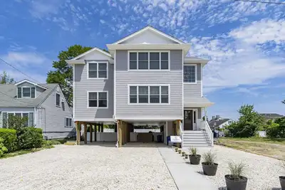 Image de 7 Bed/4 Bath, Salt Water Pool, Walk to beach/boardwalk