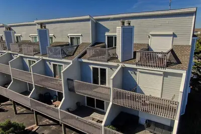 Image de Oceanfront, Quiet 4 Bedroom Townhouse