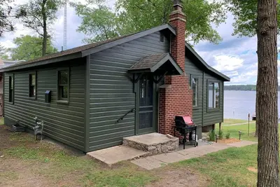 Image de Waterfront Small Cabin with private dock & sandy beach