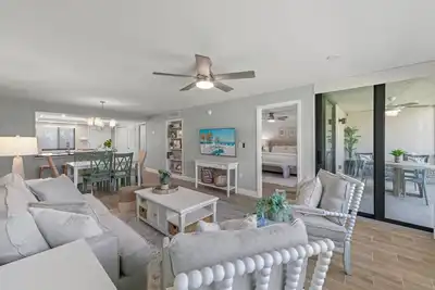 Image de Loggerhead Cay 411 beautifully designed steps to beach!