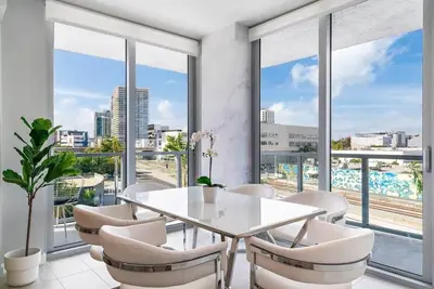 Image de 2 Bedroom -City View- Miami Design District - 302