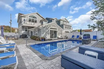 Image de Beautiful Custom Home with Heated Pool in Point Pleasant Beach