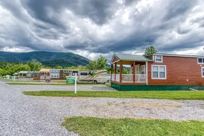 Image de Mountain Getaway is a Tiny Home in Wears Valley!