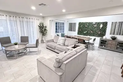 ☀️4 Br Villa - Heated Pool/Spa Walk to Disneyland