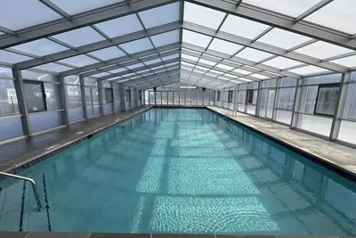 Image de Indoor/Outdoor Pool & Hot Tub. Sleeps 12.