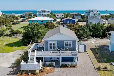 Image de Lil'TipSea (Downstairs)- Your Beach Getaway on Topsail Island, Nc