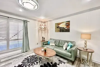 Image de Cozy Hideaway, Central Location, Modern Elegance